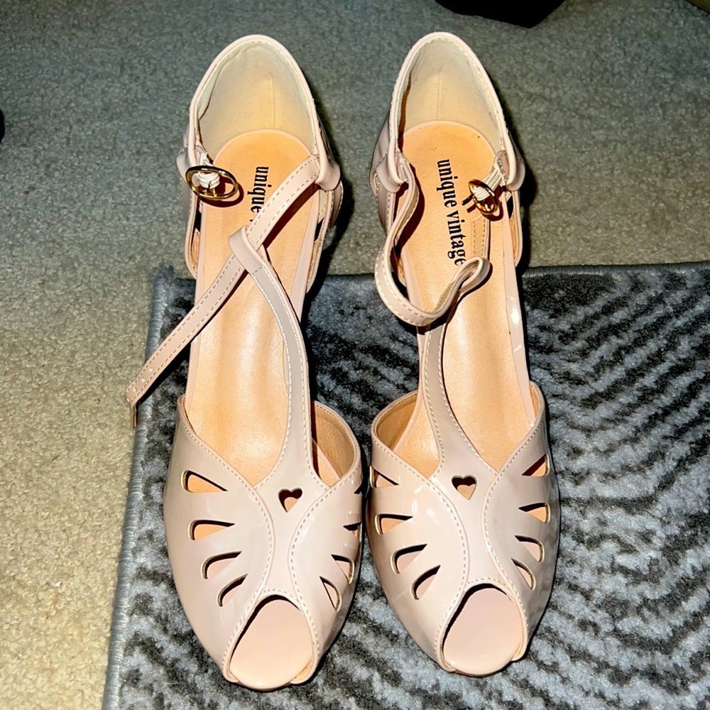 Never Worn Unique Vintage Pumps
